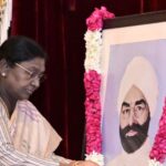 President Of India Pays Floral Tributes To Giani Zail Singh On His Birth Anniversary.