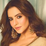 No Grand Party, No Glitz… Aamna Sharif’s Heartwarming Birthday Celebration.