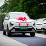 Kia India Commences Deliveries Of Karen’s Clavis Ev Crosses 1,100 Units, 100 New Deals With Refex Mobility.