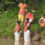 Hindu Devotees Perform “Tarpan” Rituals For The Souls Of Their Departed Ancestors During The Holy Day Of ‘Mahalaya’.