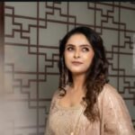 Madhurima Tuli Embraces The Spirit Of Navratri In Beautiful Traditional Looks.